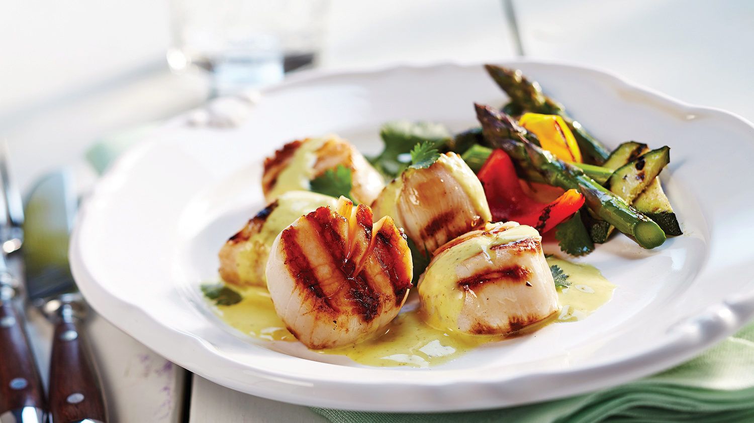Grilled Scallops with Curry Coconut Sauce